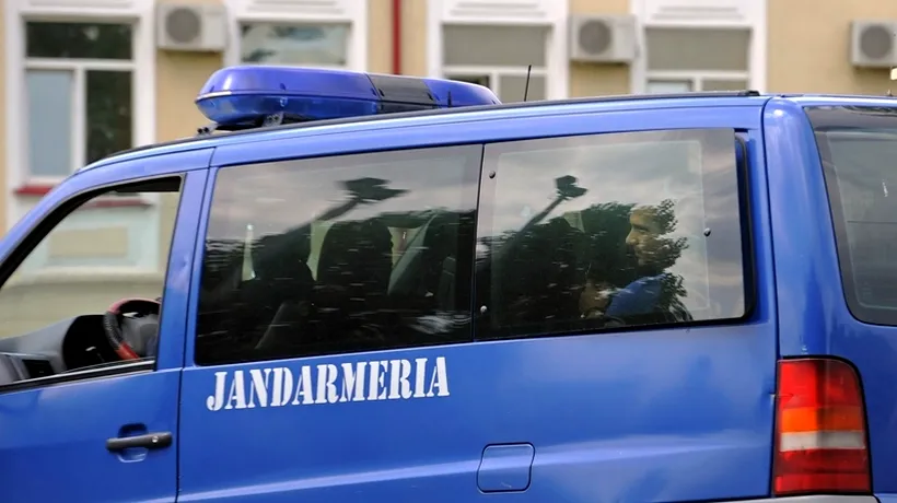 Trei bucureșteni care furau autoturisme Dacia, arestați