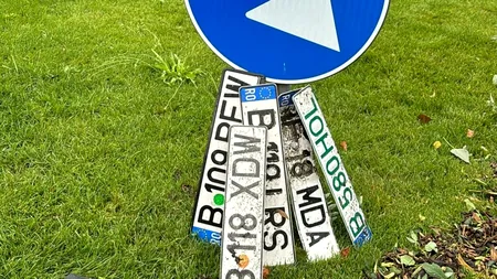„Bucureștiul s-a transformat într-o mică Veneție”. Zeci de șoferi și-au PIERDUT plăcuțele de înmatriculare din cauza ploilor torențiale