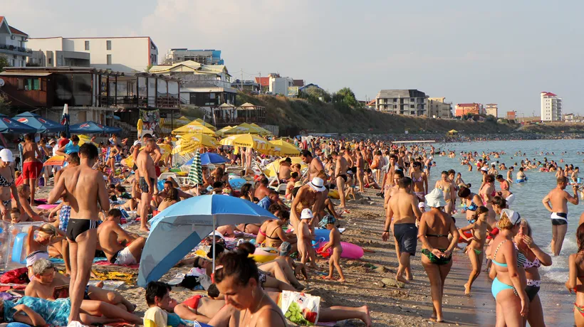 De ce au ajuns acești oameni să stea ca sardelele pe plajă. Proiectul de 170 de milioane de euro care le va permite turiștilor SĂ RESPIRE pe litoralul românesc