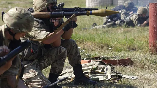 New York Times: 80.000 de soldați ruși au rămas la granița cu Ucraina