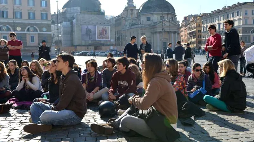 Elevii unor licee din Italia au ocupat sălile de clasă și manifestează împotriva tăierilor bugetare