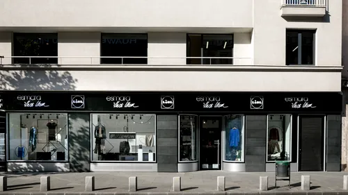 Lidl deschide primul magazin de haine din România. GALERIE FOTO