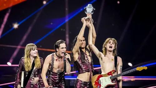 8 ȘTIRI DE LA ORA 8. Italia a câștigat Marea Finală Eurovision, cu piesa intepretată de trupa rock Maneskin