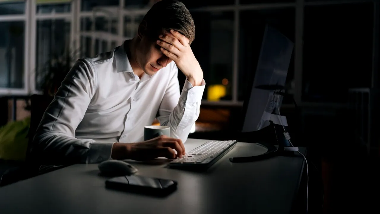 STUDIU. Epuizarea prin muncă poate duce la incapacitatea de a controla emoțiile