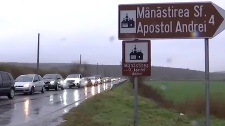 Credincioșii, supărați pe autorități în drum spre slujba de Sfântul Andrei: „Dar pe hoţi, pe criminali, pe ăia cu droguri, pe ăia nu-i opreşte?”