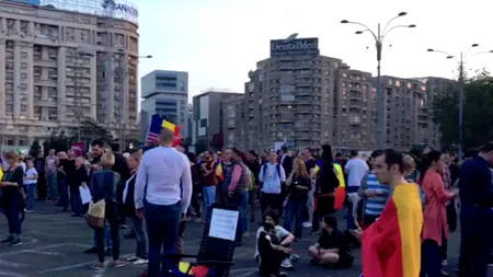 LIVE. Aproape o mie de oameni, protest în Piața Victoriei