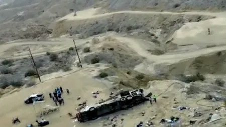 VIDEO | Tragedie cumplită în Peru! Cel puțin 24 de persoane au murit, după ce un autobuz a căzut într-o prăpastie