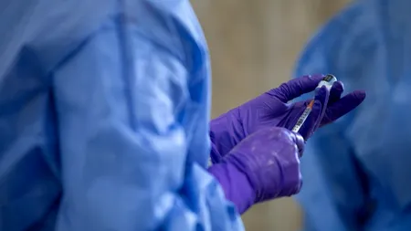 Cât ține imunitatea după a treia doză de vaccin anti-Covid și de ce se îmbolnăvesc și vaccinații. Cercetător la Cantacuzino: „Testul cu anticorpi după vaccinare este irelevant”