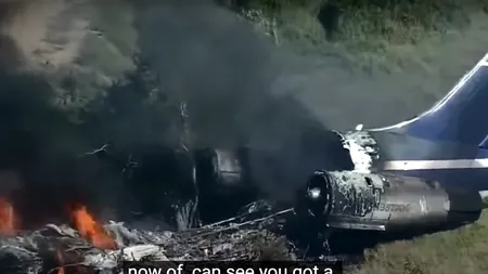 Grav accident aviatic în Texas. Cei 21 de pasageri au reușit să evacueze avionul înainte ca acesta să ia foc
