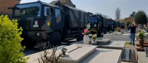 IMAGINI CUTREMURĂTOARE din ITALIA! Camioanele militare care transportau trupurile neînsuflețite ale persoanelor decedate din cauza noului COVID-19 în Bergamo au ajuns la cimitirul din Ferrara - VIDEO