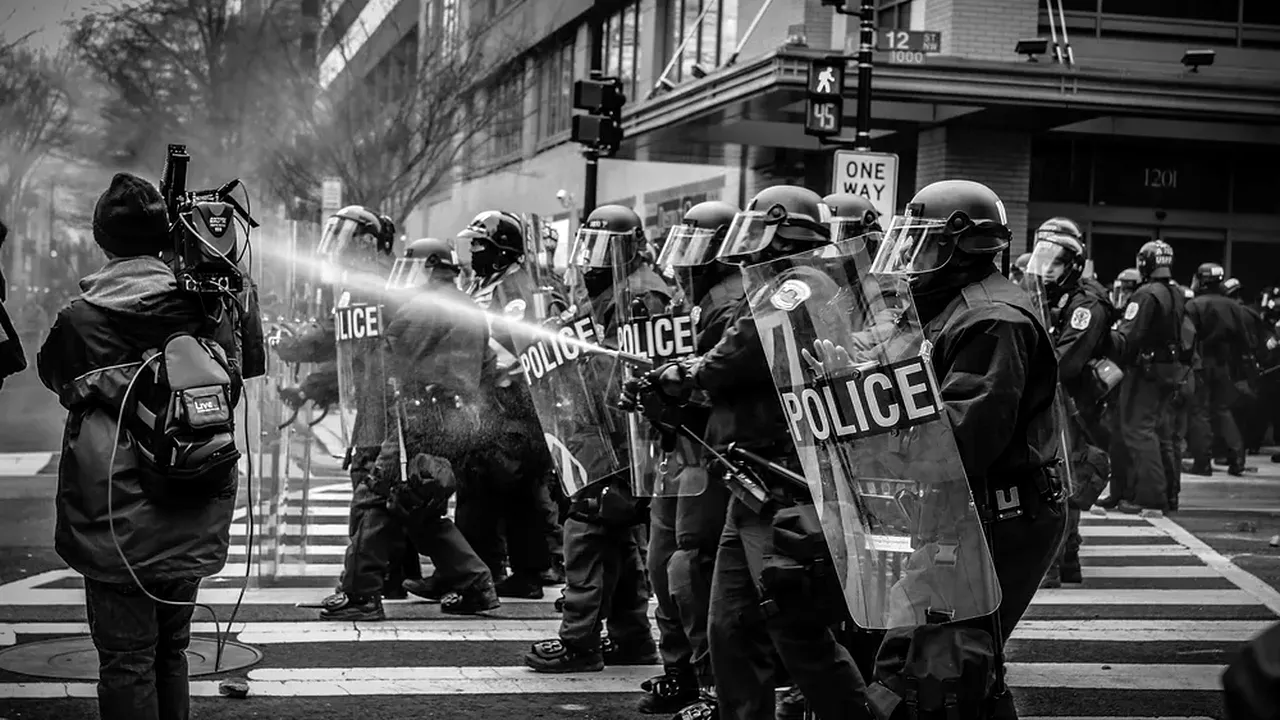 ANARHIE la Chicago. Grupuri de tineri terorizează orașul, sparg magazine și atacă turiștii | VIDEO