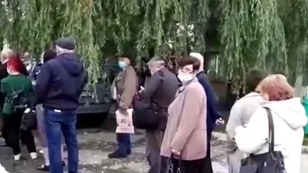 UMILINȚĂ. Coadă uriașă la institutul de oncologie din Cluj. Pacienții bolnavi de cancer, ținuți ore în șir