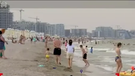 Peste 90% grad de ocupare pe litoralul românesc, la sfârșitul săptămânii. Turiștii sunt dornici să se răcorească în apa mării