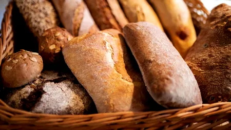 PÂINEA „durează mult mai mult” atunci când este păstrată într-un anumit loc din bucătărie / Sfaturile unui expert în combaterea risipei alimentare