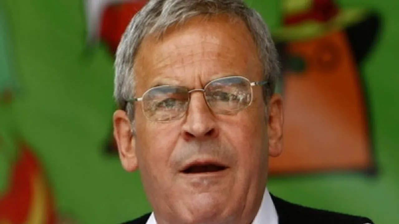 PSD schimbă tactica: Corina Crețu, Cavaler al ordinului, îi cere lui Băsescu să-i ia lui Tokes 