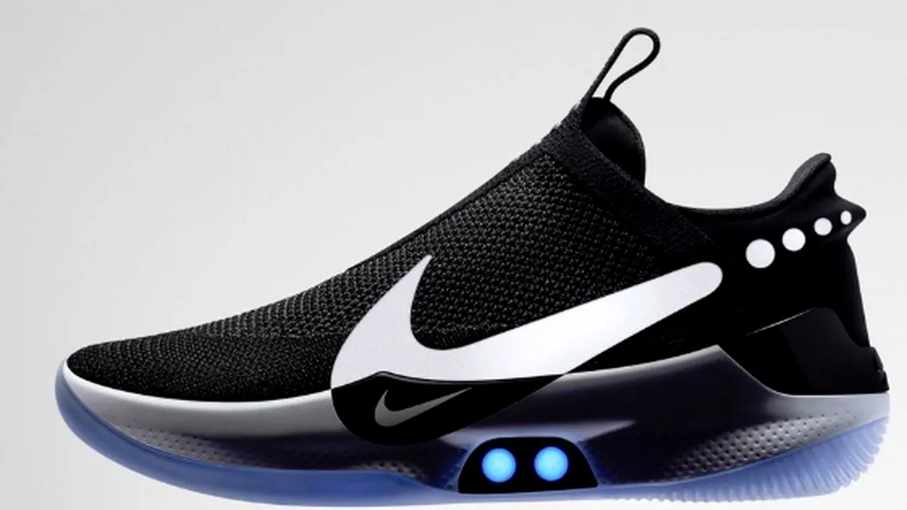 Își LEAGĂ SINGURI șireturile și pot fi controlați cu ajutorul SMARTPHONE-ului. Nike a lansat pantofii VIITORULUI: Cât costă