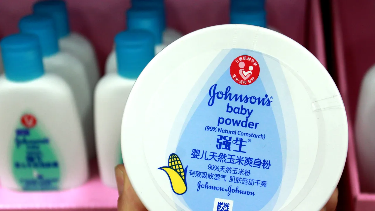 Johnson&Johnson ȘTIA din 1957 că pudra de talc conține azbest CANCERIGEN