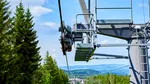 Cel mai înalt lift exterior din Europa, cu o viteză de 152 de metri pe minut, a costat 470.000 de lire sterline