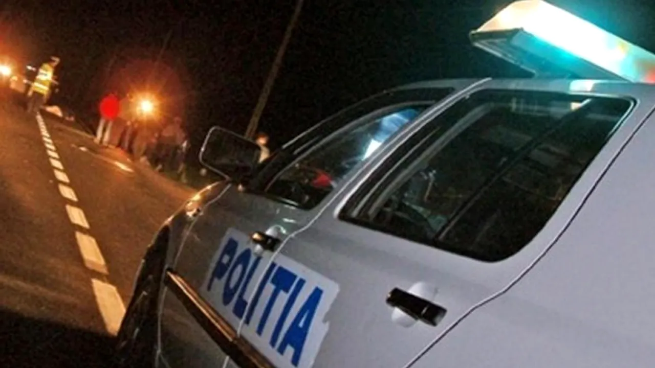 Șapte persoane au ajuns la spital după ce mașina în care se aflau a intrat într-un TIR