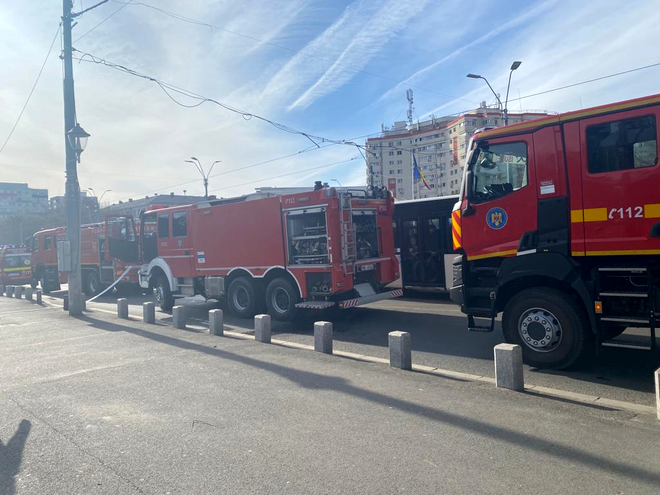 UPDATE: Pompierii intervin la stația de metrou Constantin Brâncoveanu. Pasagerii au simțit miros de fum și au sunat la 112 / ISU: Situația de urgență nu se confirmă / Sursa foto: GÂNDUL