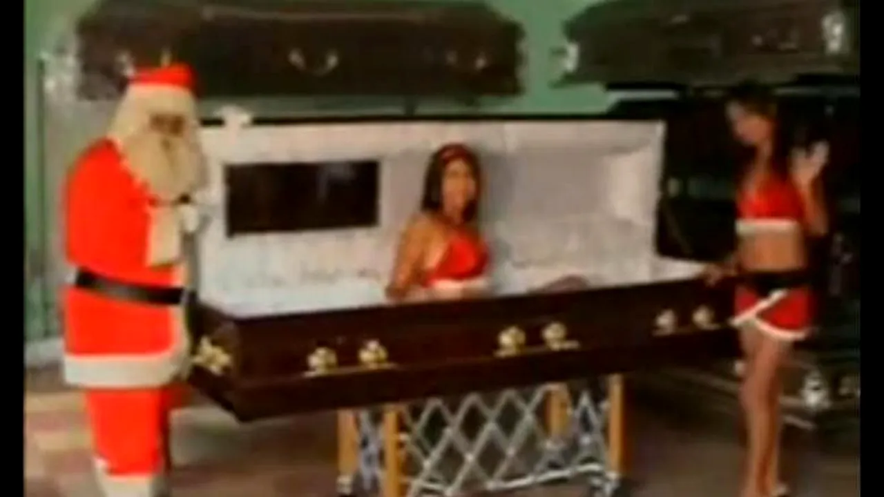 Reclamă macabră cu Moș Crăciun. VIDEO