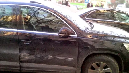 Un șofer beat a lovit două autoturisme parcate. Ce s-a întâmplat după ce a apărut unul dintre proprietari