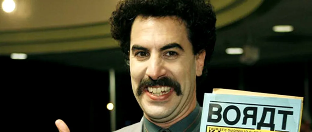 „Borat, absolvent al Universității Trump. Sacha Baron Cohen îl ironizează pe președintele SUA într-un clip video „codificat