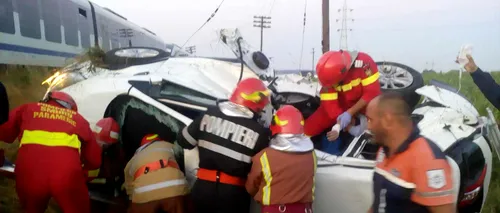 Un mort și trei răniți, după ce un tren a lovit o mașină, în Reghin, județul Mureș