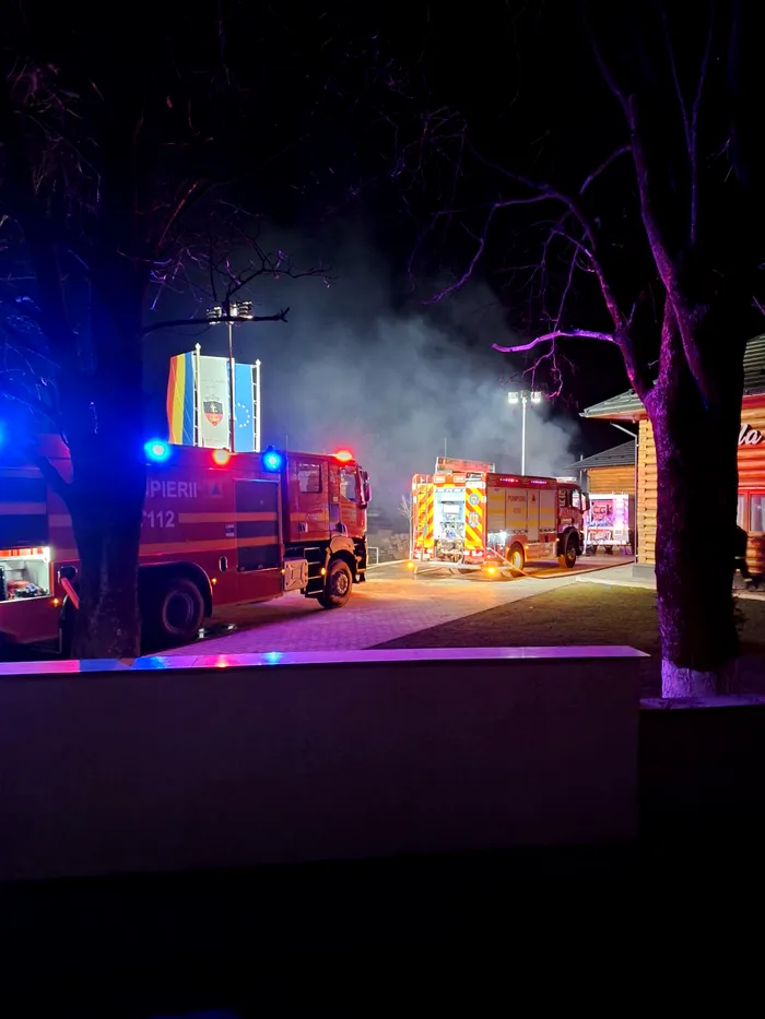 Incendiu puternic la o școală din Suceava / Sursa foto: ISU Suceava