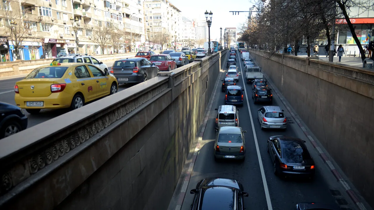 Pasajul Unirii din Capitală se închide începând de duminică, timp de două luni. Rutele alternative - HARTĂ