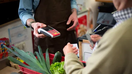 Ce a pățit un muncitor marocan din Cluj-Napoca, într-un supermarket. A făcut cumpărături de 29.70 lei, dar când să plătească...