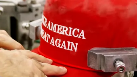 O elevă a fost ARESTATĂ după ce a șters pe jos cu o șapcă MAGA și a agresat două persoane din liceul la care învăța