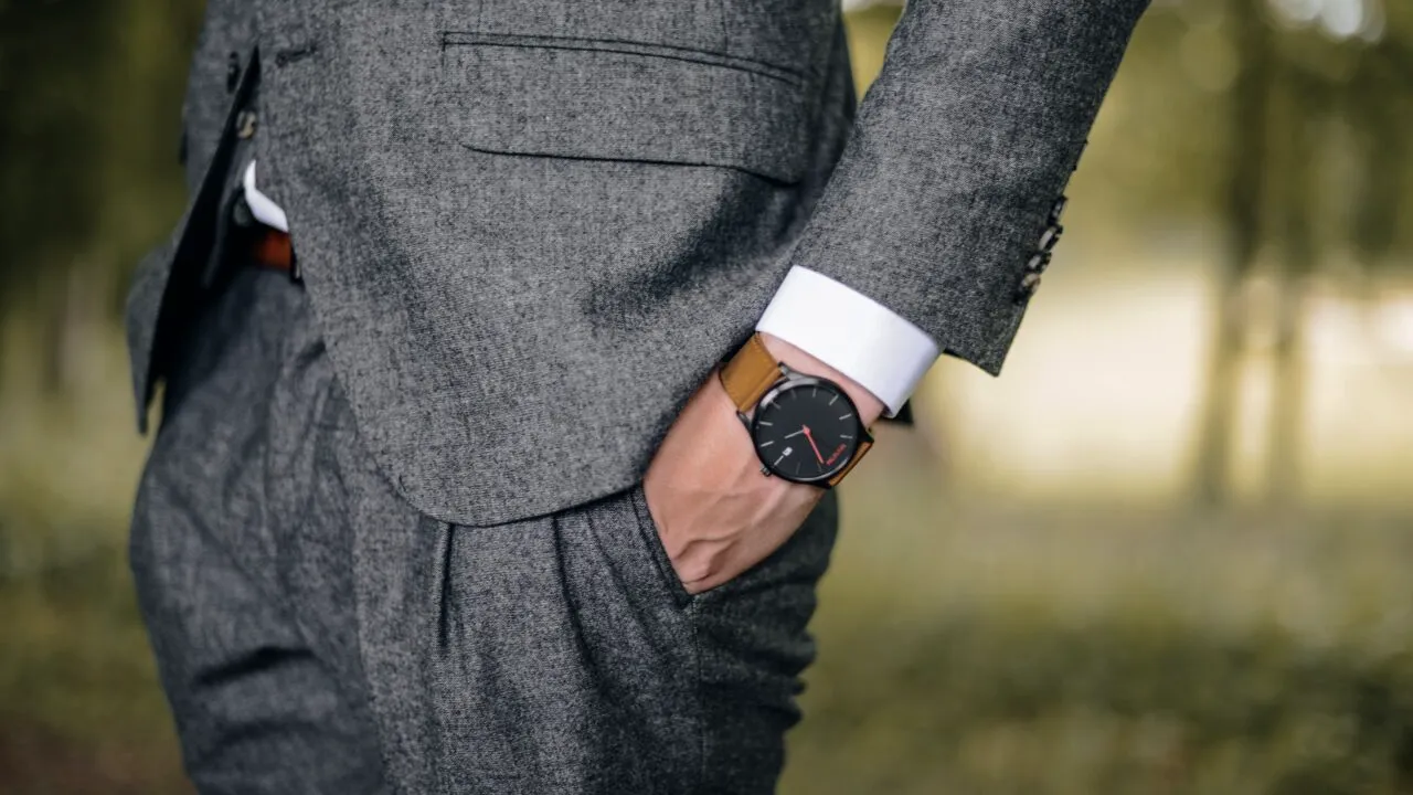 Ireal! Un tânăr român s-a dat drept fiul unui magnat al petrolului și a înșelat diferite companii din Italia