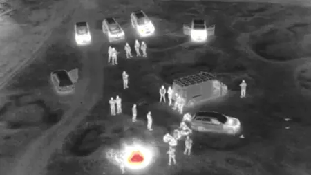 VIDEO | Mai mulți tineri din Suceava care au fugit din carantină, ca să plece la muncă în Germania, au fost prinși cu un elicopter și camerele de termoviziune