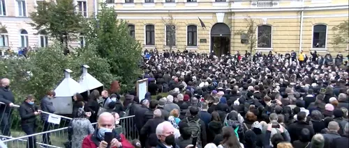 Mii de persoane au participat la înmormântarea episcopului Vasile Someşanul