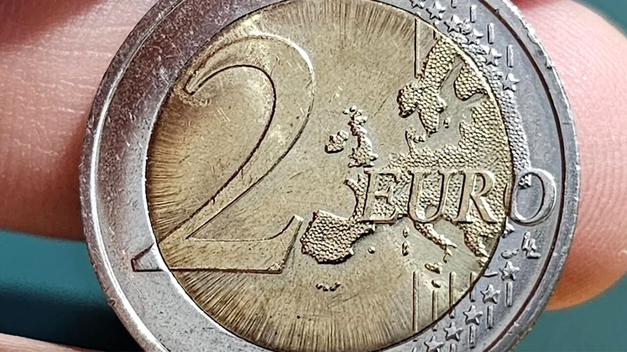 Moneda de 2 euro care te poate îmbogăți! Dacă o găsești acasă, poți primi 150.000 de euro pentru ea