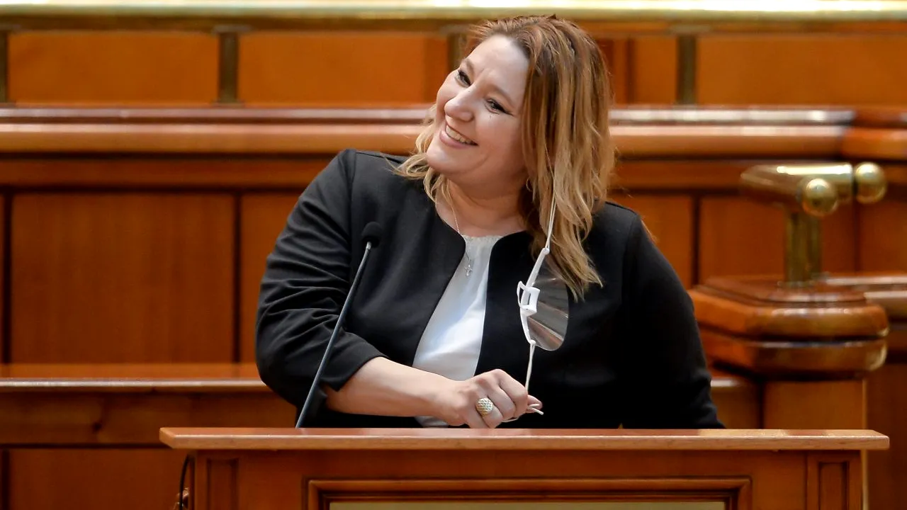 Mai mulți senatori PNL cer sancționarea Dianei Șoșoacă. „Încalcă orice normă legală și orice regulă a bunului-simț”