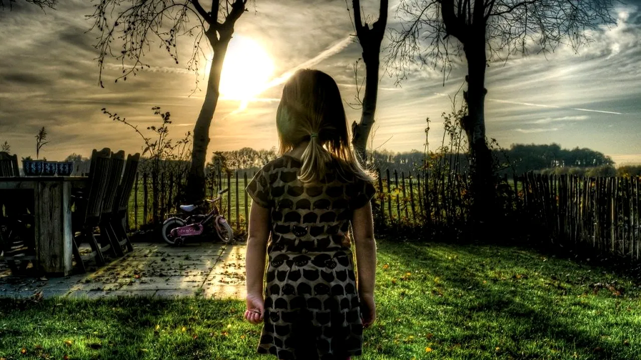 Fată de 10 ani, violată și „mituită” cu două gume de mestecat ca să tacă! Se întâmplă în cea mai săracă așezare din România