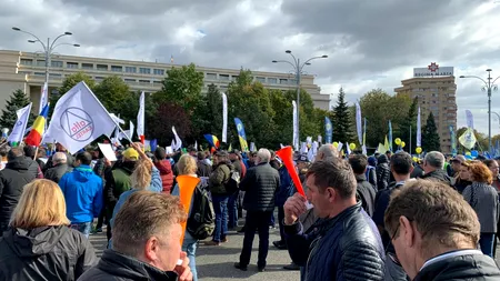 FOTO&VIDEO | „Marșul Anti-Sărăcie”, în București! Românii din toată țara iau cu asalt Capitala / Proteste în Piața Victoriei și la Guvern!