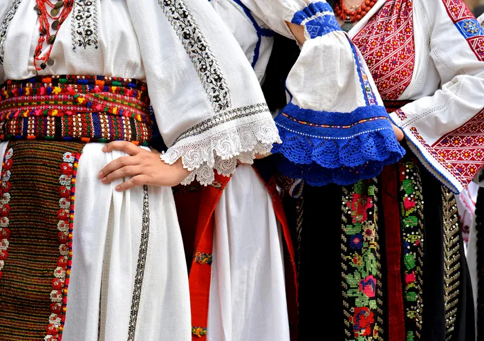 De ce Ziua Universală a Iei este sărbătorită pe 24 iunie și ce simbolizează piesa vestimentară din portul popular