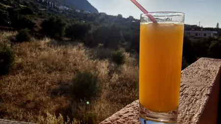 Cod portocaliu și galben de caniculă și disconfort termic, miercuri, în toată țara. Seara vin aversele, cu tunete și fulgere