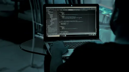 VICTIMELE înșelătoriilor online, păcălite a doua oară de escroci, pe rețelele de socializare. La ce trebuie să fie atenți românii