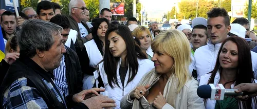 Gestul necontrolat pe care Elena Udrea l-a făcut în fața unui alegător