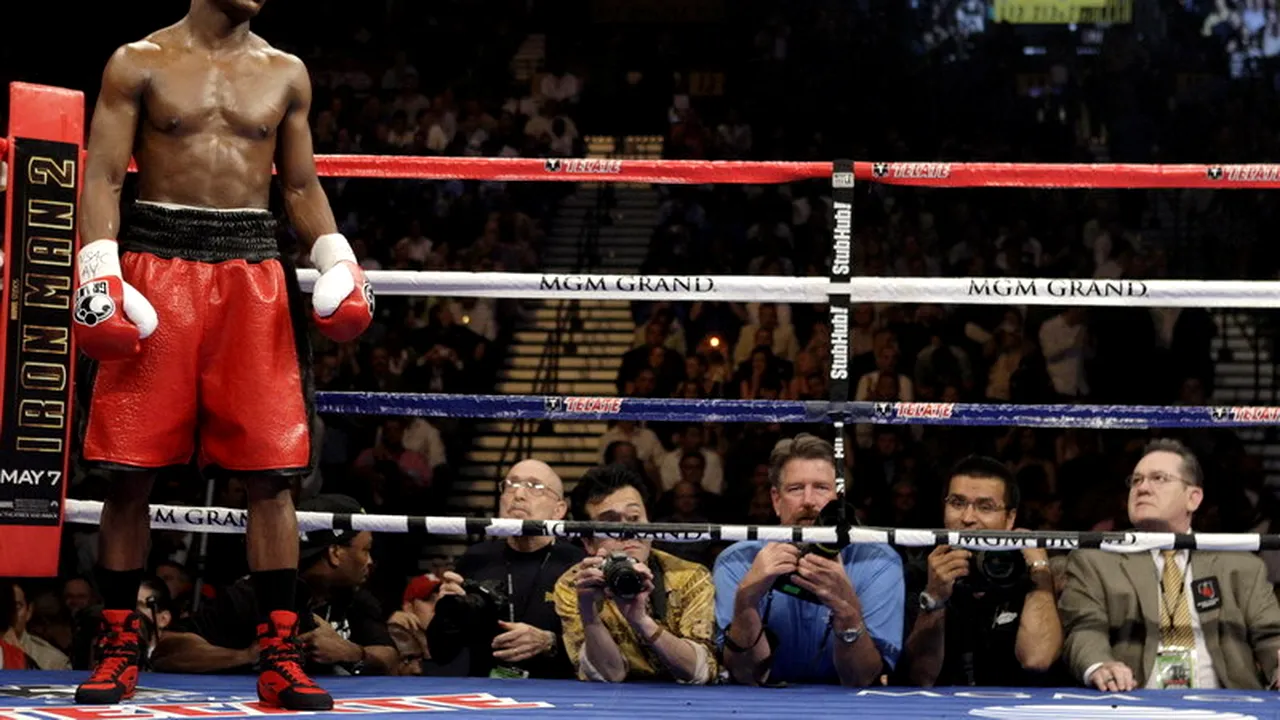Răsturnare de situație: Mayweather a pierdut centura WBO, după meciul cu Pacquiao