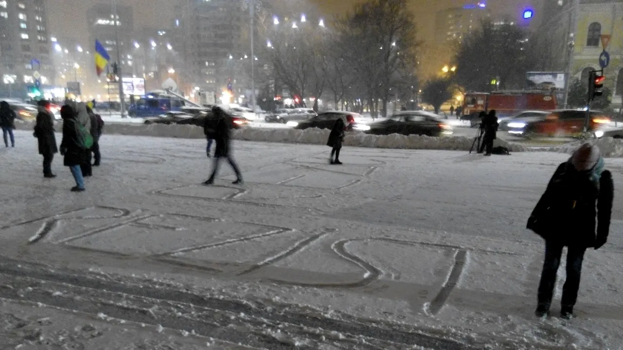 A noua zi de protest în Piața Victoriei. Manifestanții au deszăpezit zona