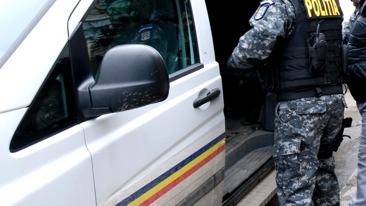 Zeci de tone de motorină, bani și arme, găsite la perchezițiile din Capitală și șapte județe