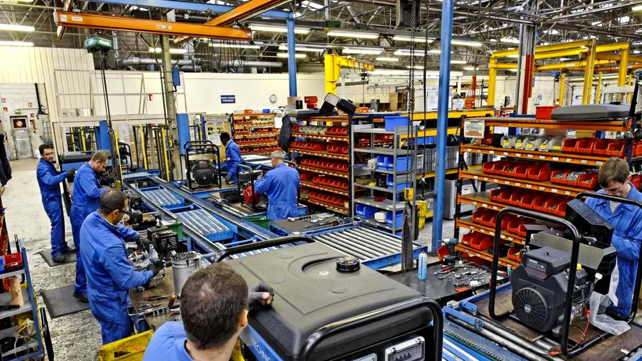 INS, avertisment: producţia industrială a scăzut cu 4,8% în primul semestru din 2023!