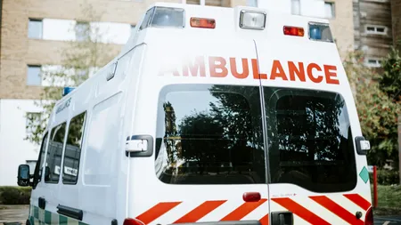 Trei copii din Slatina au ajuns la spital, după ce au aprins petarde. Unul dintre minori s-a ales cu răni grave