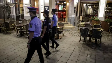 Scandal în Centrul Vechi din Capitală. Polițiști înjurați la o terasă de clienți supărați că trebuie să se ridice de la mese!