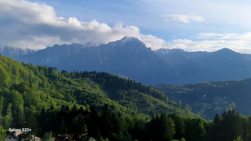 Care este orașul din România situat la cea mai mare altitudine și câți români trăiesc acolo. Este un magnet pentru turiști